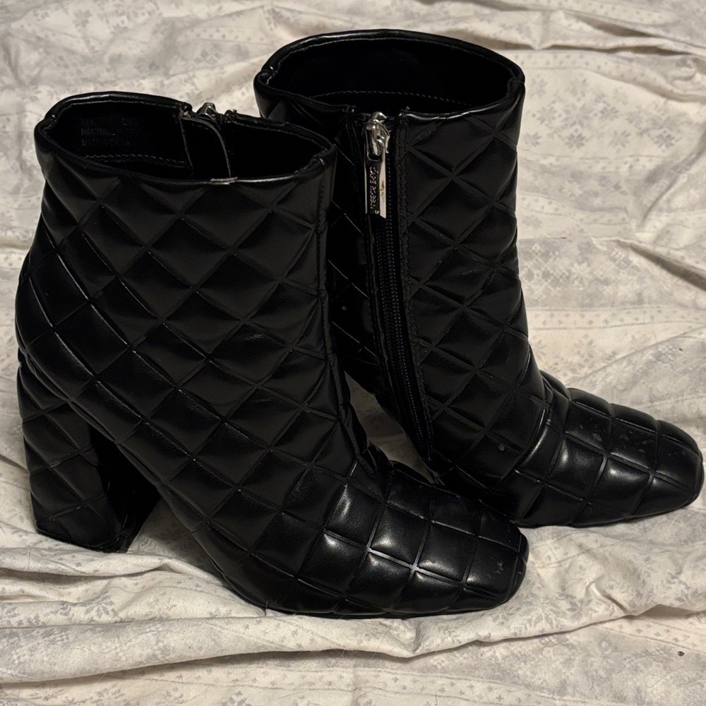 Cape Robbin Black Quilted Ankle Booties